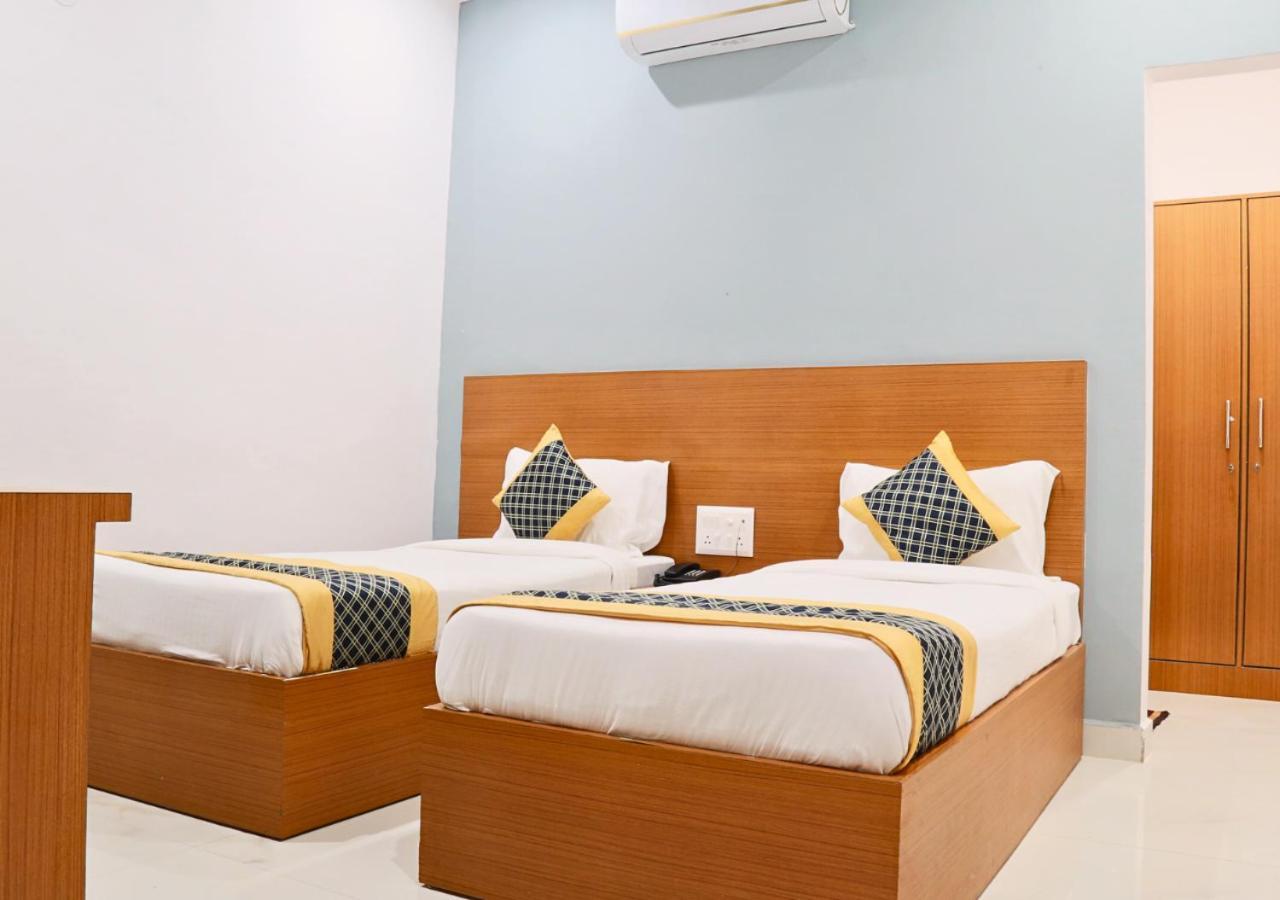 The Castle Blue Hotel Greater Noida Exterior photo